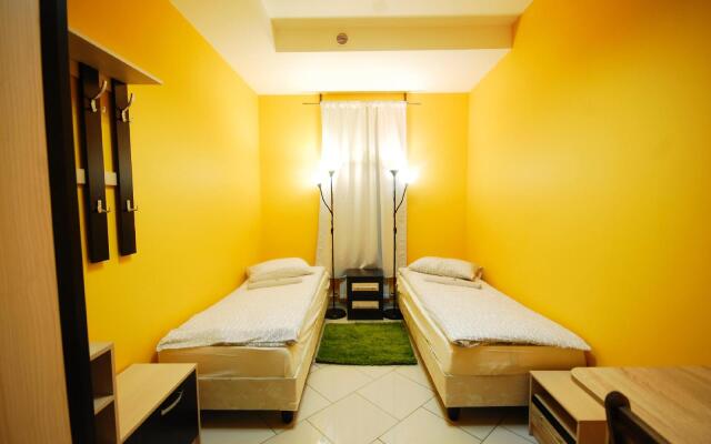 Landmark City Hotel - Hostel