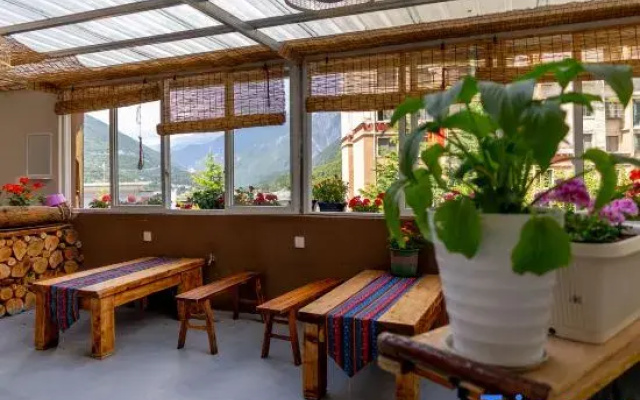 Kangding Yuelai Yuehao Homestay
