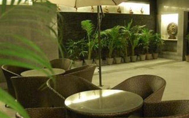 Hotel Red Earth