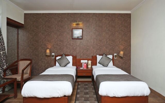 OYO 3499 Tekarees Inn