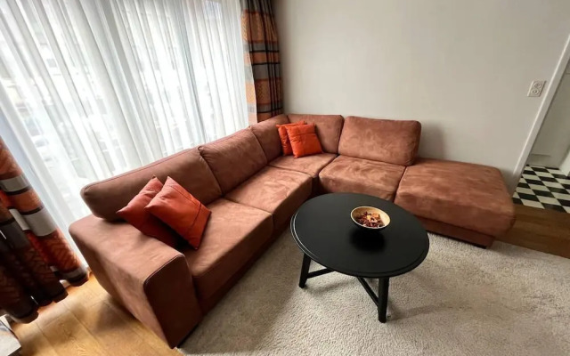 Spacious 2 Bedroom App in the Center With Terrace