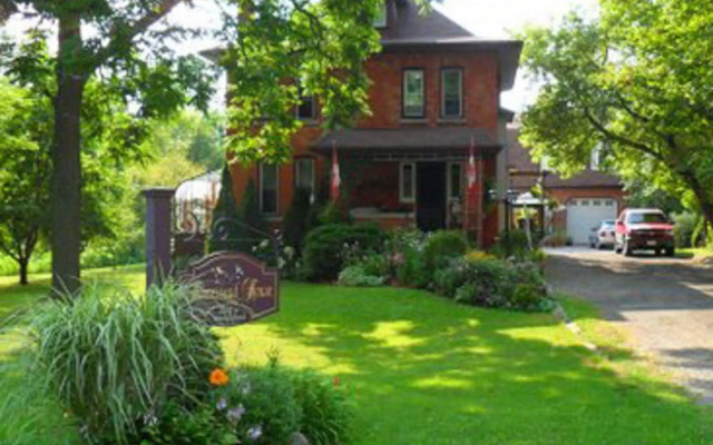 Homestead House Bed & Breakfast