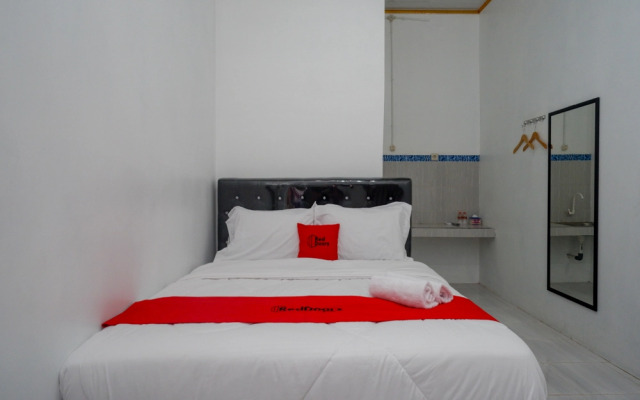 RedDoorz near Universitas Semarang 2