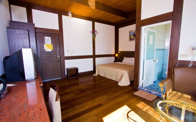Maple Leaf Holiday Villa