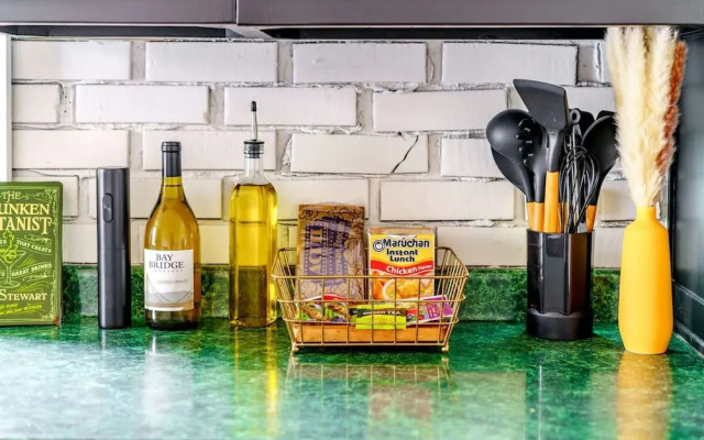 Prime Location Clean Top Rated Free Parking