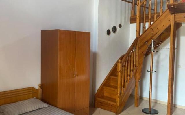 Rexhos Studios