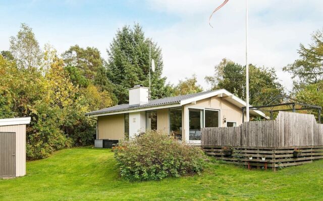 Comfy Holiday Home in Fårvang With Swimming Pool