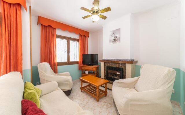 Veni in L'Escala with 3 bedrooms and 1 bathrooms