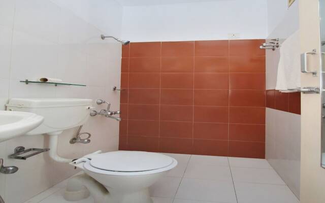 OYO 1356 Hotel Gokulam Compact