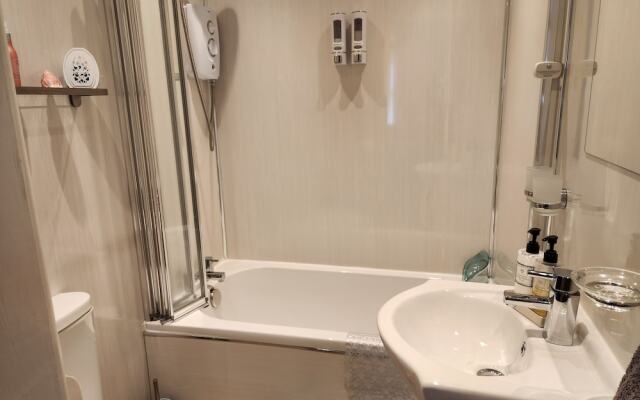 Apartment - Largs - Sleeps 4 - Pet Friendly