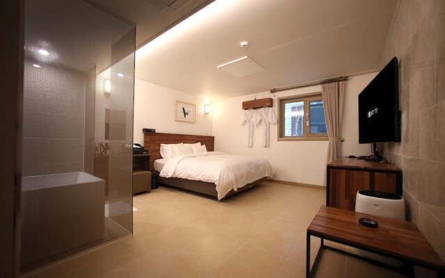 Hotel You&I