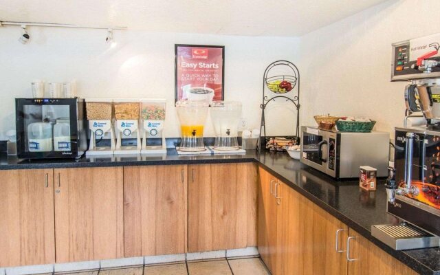 Econo Lodge Inn & Suites Spokane