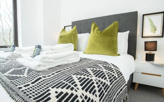 Exeter Cathedral Two-bedroom Stay