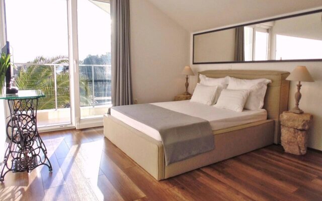 Refresh Boutique Apartments