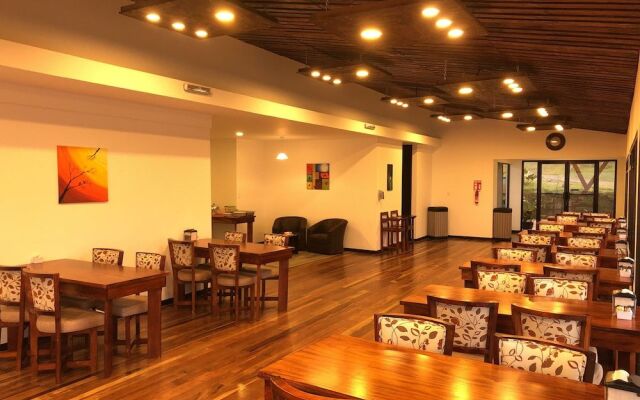 Burbi Lake Lodge Monteverde