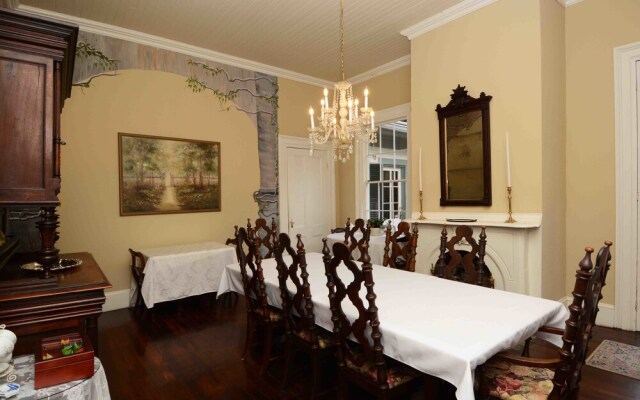 1872 John Denham House Bed and Breakfast