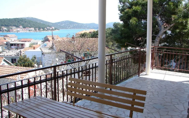 Žare - 100 m From sea - Lara