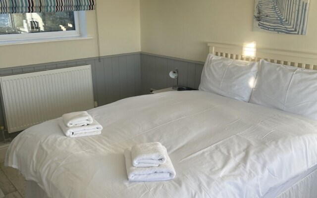 Stunning 8-bed Apartment in Bacton