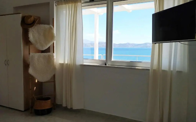 Pelagos House "the seaside experience"