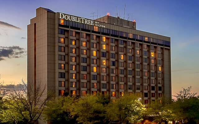 DoubleTree by Hilton Hotel St. Louis - Chesterfield