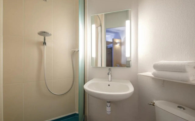 B&B HOTEL Calais Centre Saint-Pierre