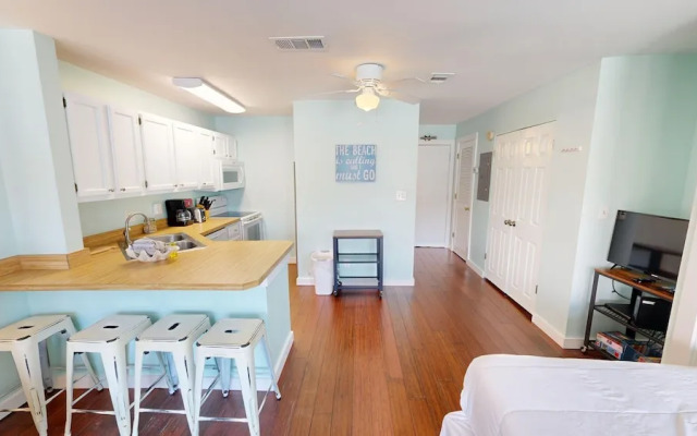 Sandpiper Cove 8113 Studio Bedroom Condo by RedAwning