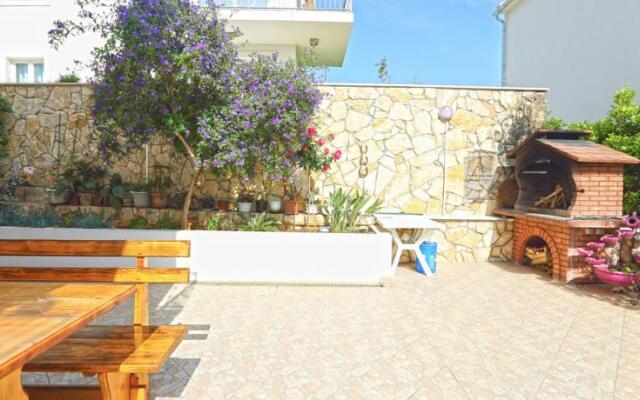 Deluxe Apartments Primi