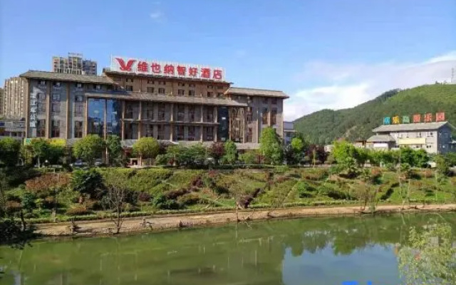Vienna Classic Hotel (Huishui Huanledao)