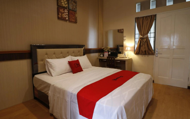 RedDoorz Plus near Universitas Sumatera Utara – Guest Rooms – Medan