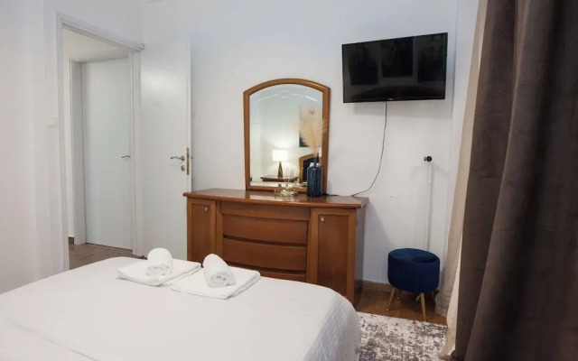 Stylish Renovated 2 Bd Apt in Exarcheia