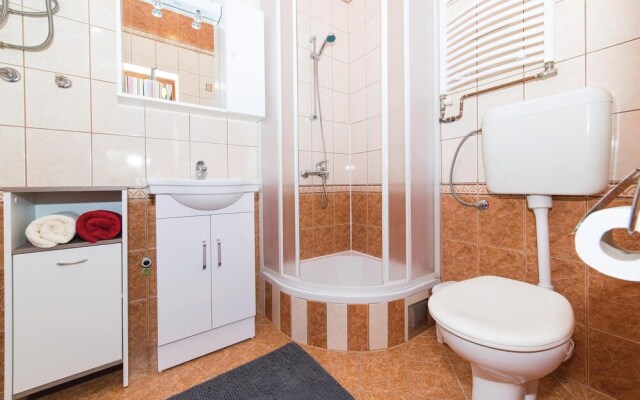 Nice Home in Kastel Novi With Wifi and 5 Bedrooms