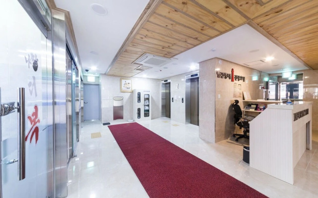 Oido Red Lighthouse Tourist Hotel