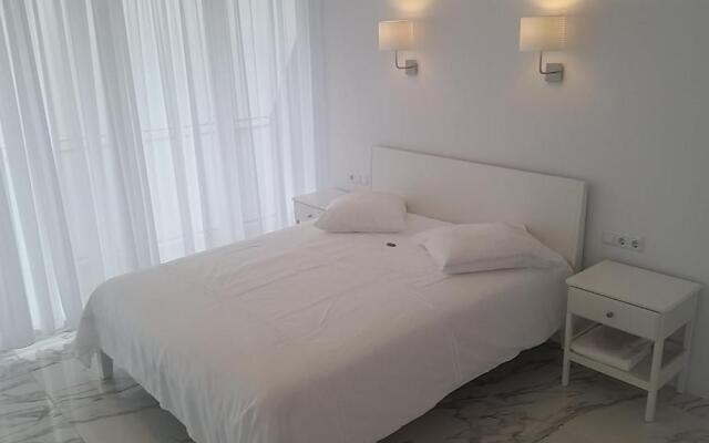 SEA-VIEW Beluga & Dolphin Luxury HOTEL apartments