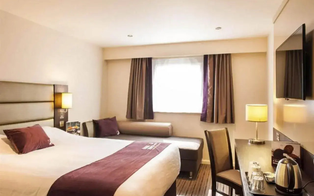 Premier Inn Heathrow Airport - M4/J4