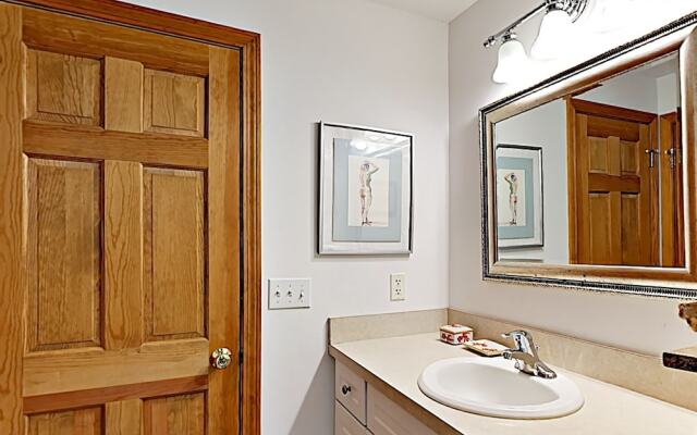 Woodsy Cape Cod Home by RedAwning