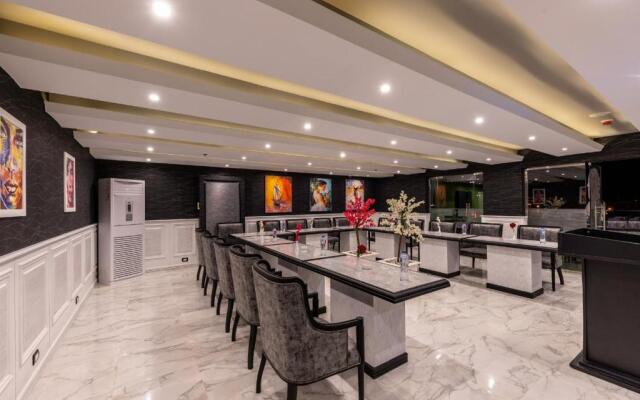 Royal Day Plaza Hotel