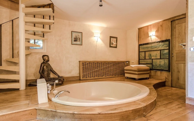 Ritzy Mansion in Sourzac With Tennis Court, Pool & Gym