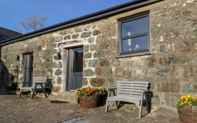 Tyddyn Sianel - Derw