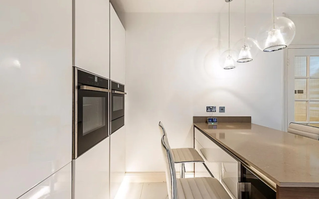 Elegant West London Flat Near Top Attractions