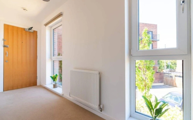Executive City Apartment -Near Greengate