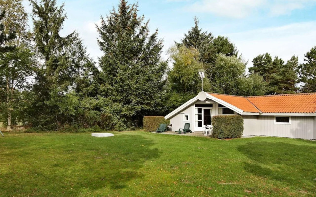 Quiet Holiday Home in Rodby near Sea