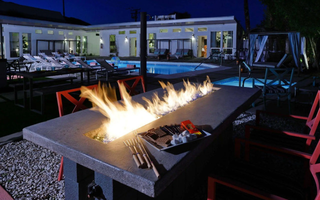 The Wesley by AvantStay – Mid-Century Modern Oasis with Pool