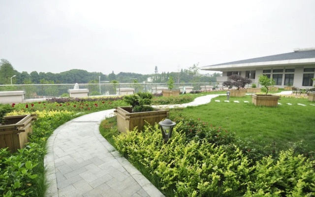 Wuhan Guochuang Chuyuan Donghu Hotel