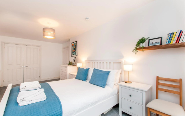 Popular - Modern Walpole Bay Apartment