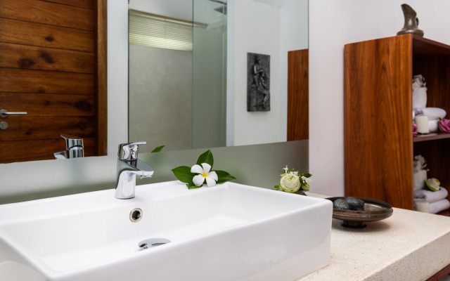 Lynnaya Urban River Resort