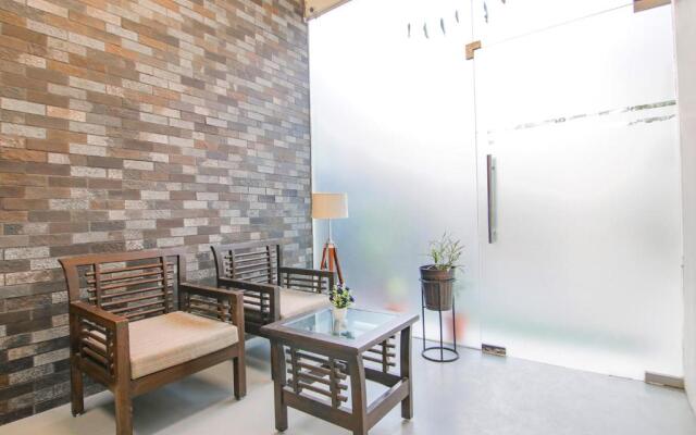 Fabhotel Rivlet Inn