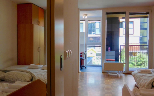 Sunny and Lively Apartment in City, Free Parking