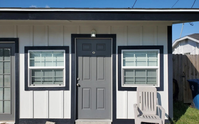 Nautical That One Apartment Near City Attractions by Redawning