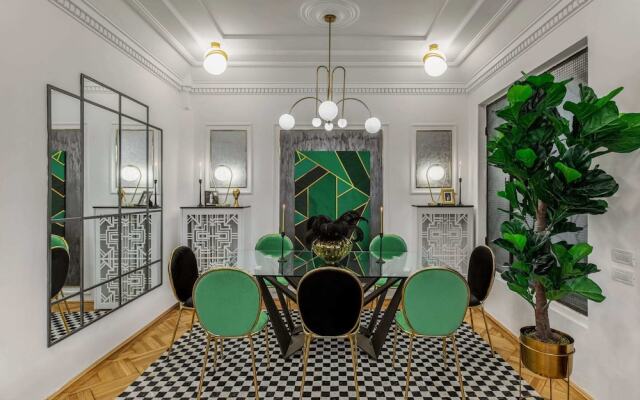 Holt - The Great Gatsby