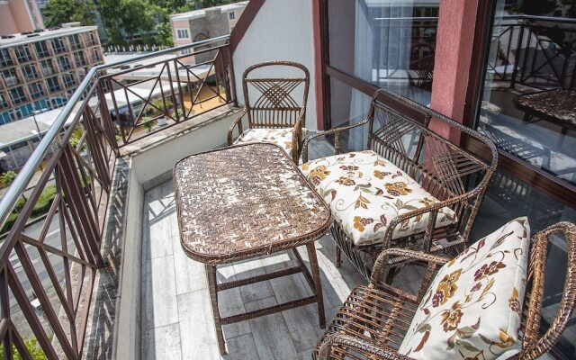 FM Premium 1-BDR Apartment with Terrace-Pacific